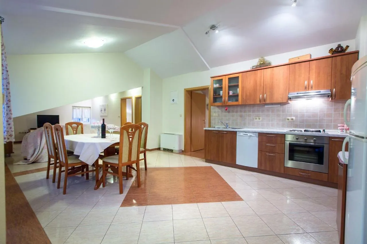 Apartments Peric Kampor