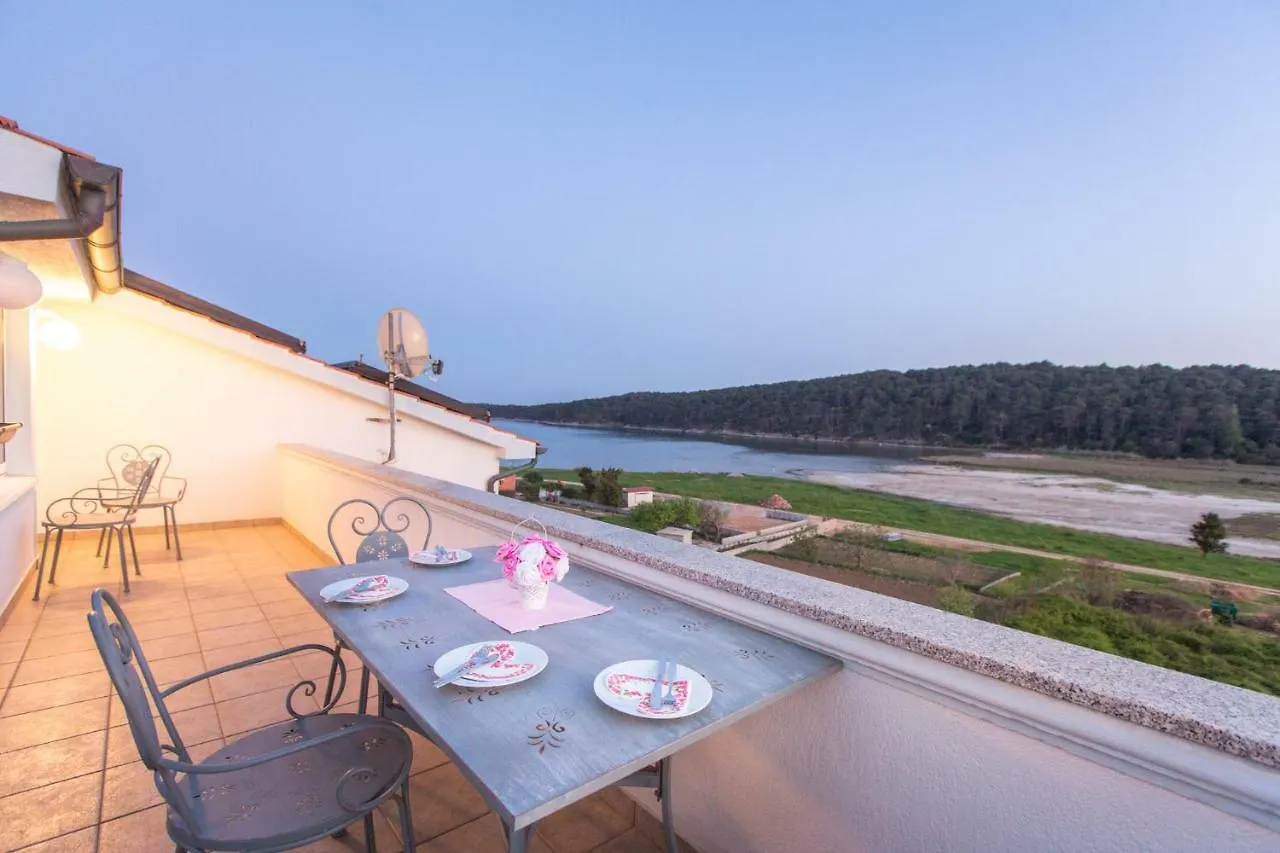 Apartments Peric Kampor
