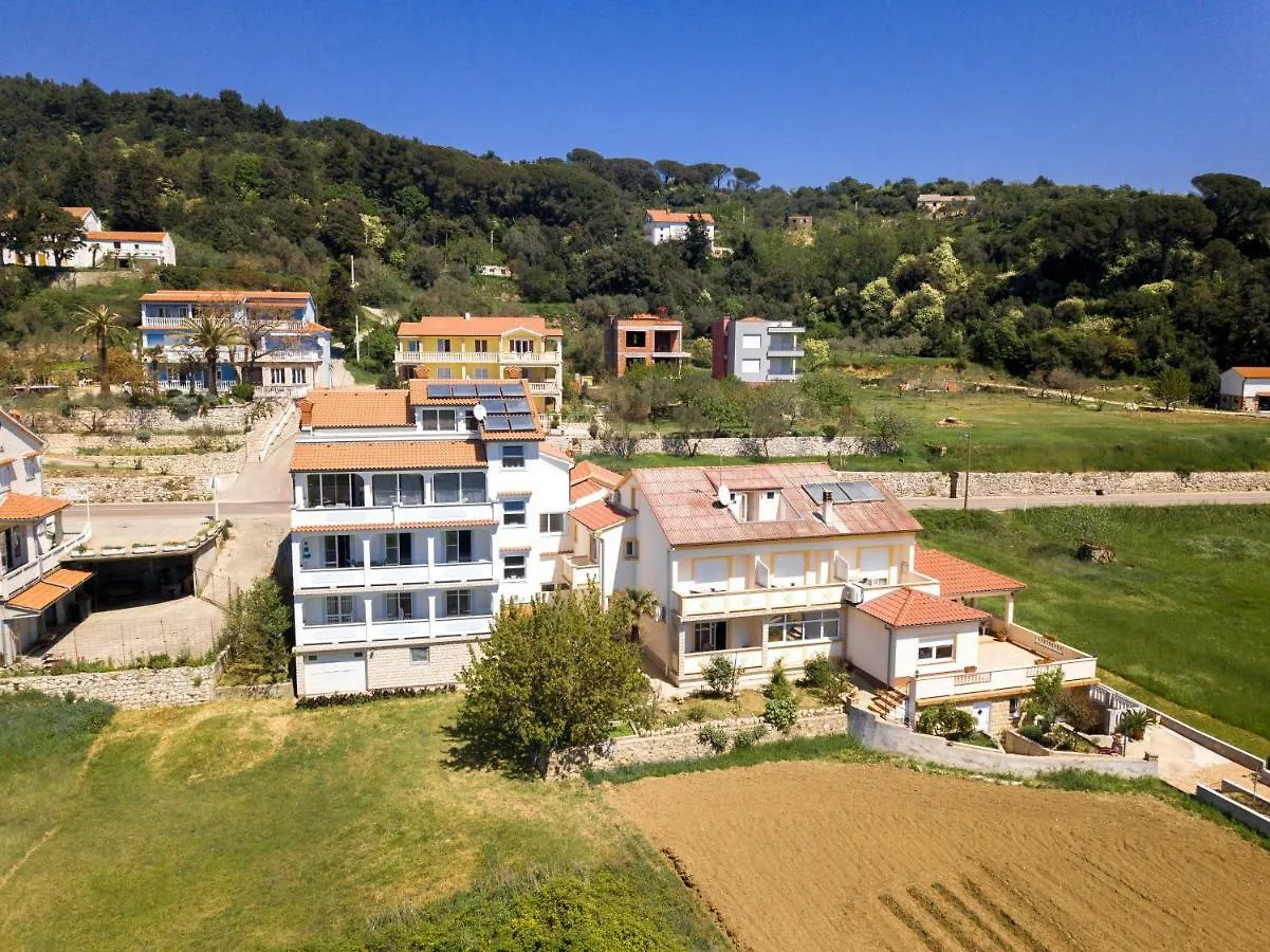 Apartments Peric Kampor