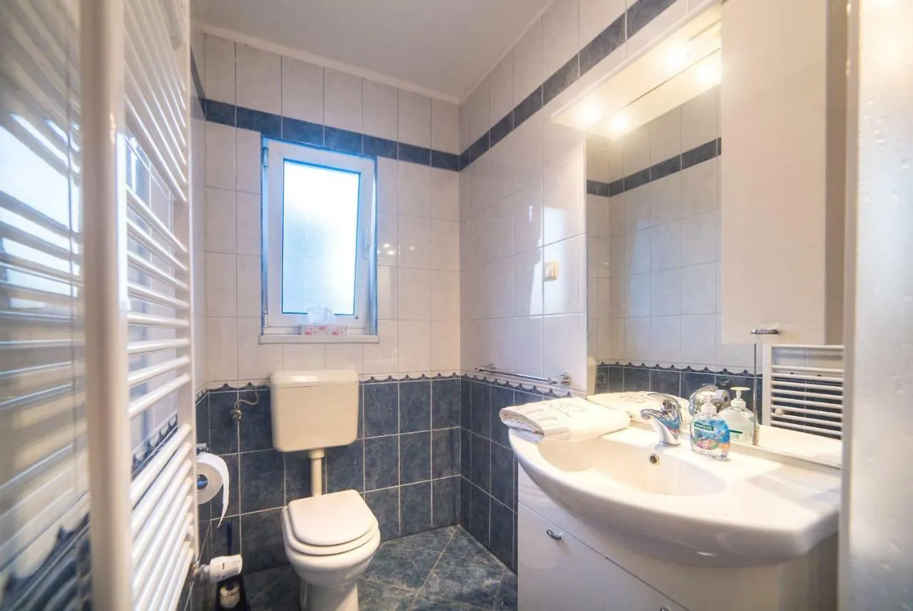 Apartments Peric Kampor 0*,